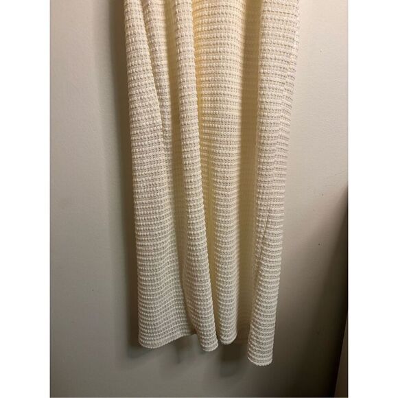 Le Lis Crochet Dress - Picture 3 of 8